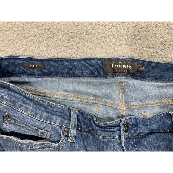 TORRID Premium Skinny 22 Denim Blue Jeans Ankle Cut-off Cropped Hem 5 Pockets - Picture 3 of 11